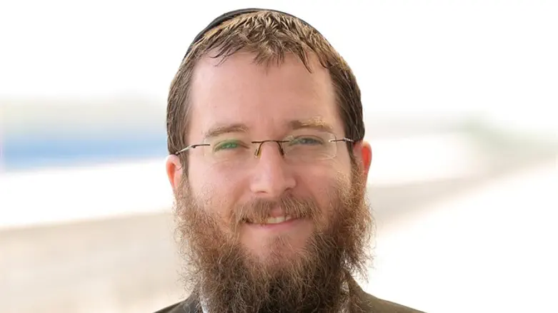 "צריך קודם ליצור את הסדק בחומה בינינו, ואז לעבור לדבר על יהדות".  אנדר