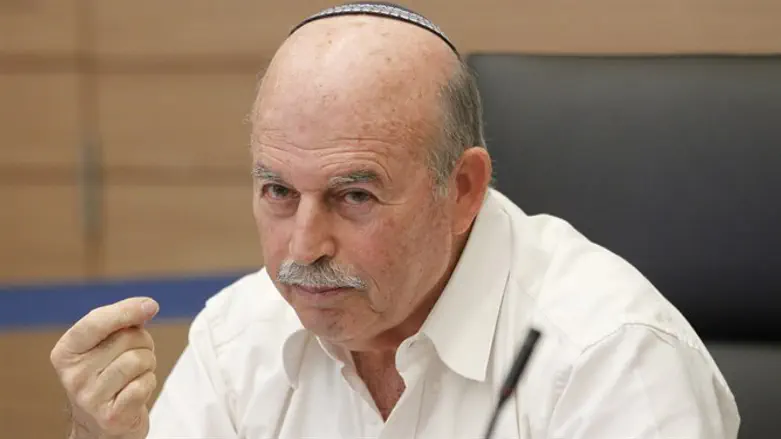 גיבש את הפשרה. סלומינסקי