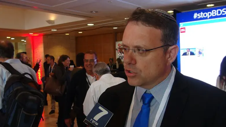 להרים ראש. יעקב חגואל