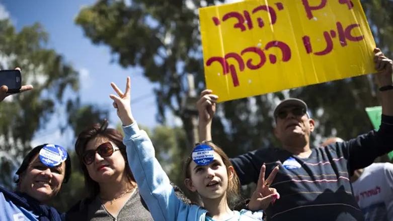 הפגנת תמיכה בחייל, אתמול מול בית הדין