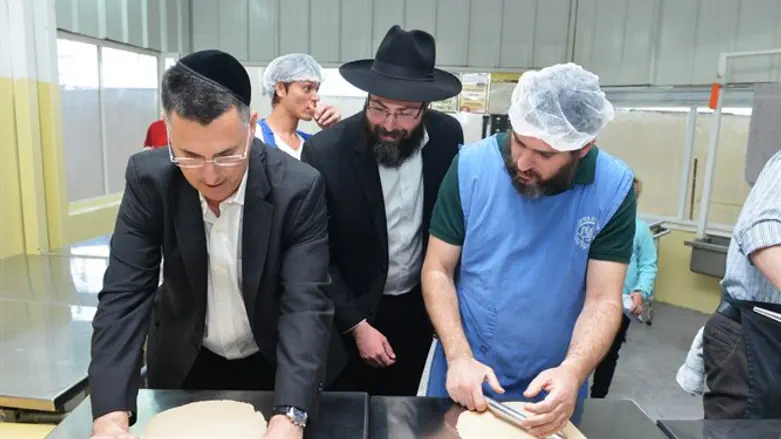 גדעון סער מתכונן לפסח