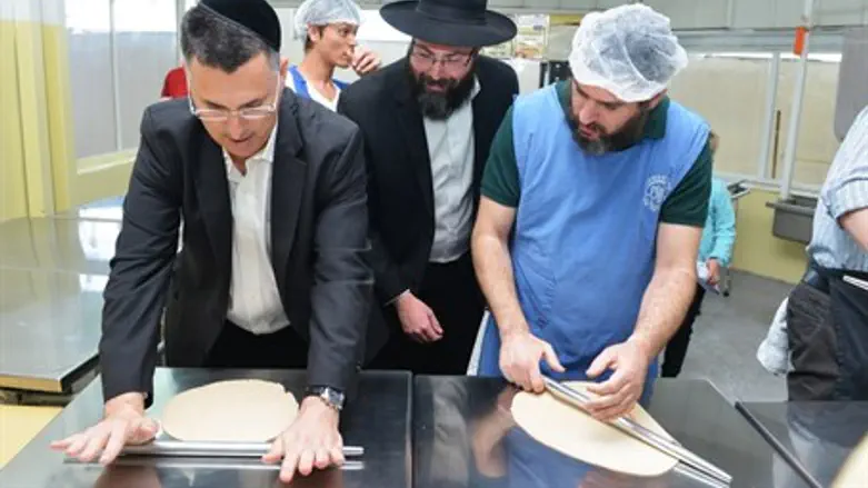 גדעון סער מתכונן לפסח