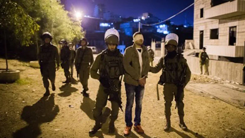 Soldiers capture wanted suspects near Bethlehem