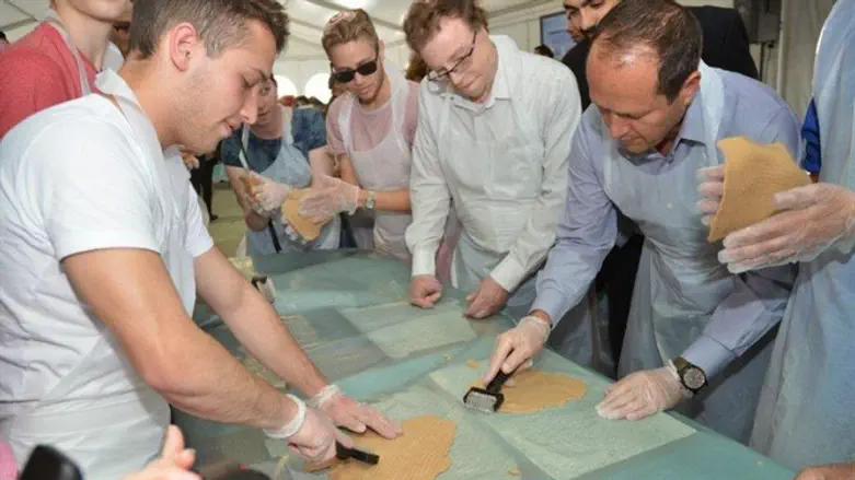 אופים מצות בירושלים