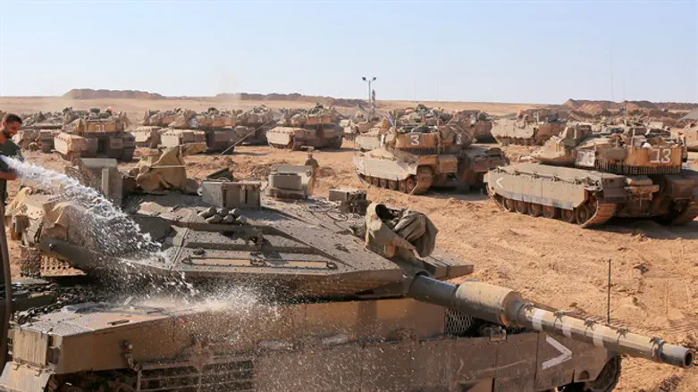 טנקים בגבול הרצועה