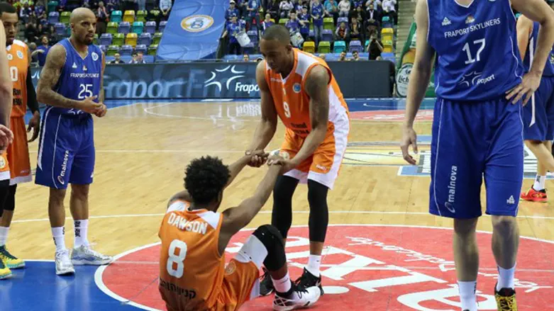 דאוסן על הפרקט, הערב. היה חלש