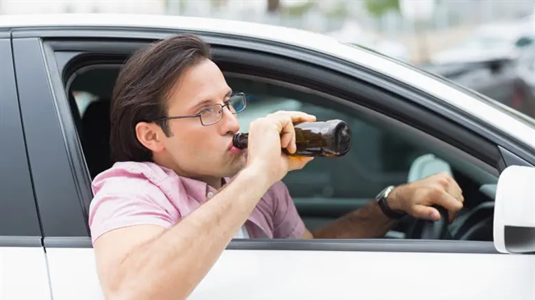 Drunk driving (Thinkstock) שתיה נהיגה רכב