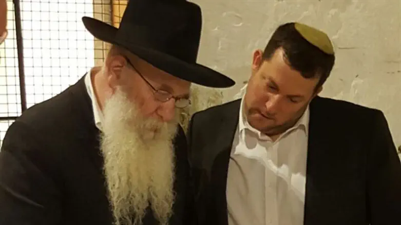 הצדיק מלנינגרד בקבר יוסף