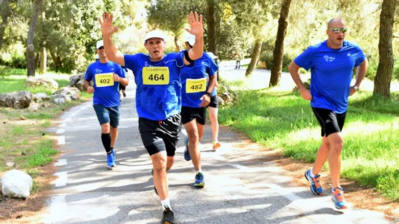 הדיפלומטים רצים, במירוץ הדיפלומטי הראשון