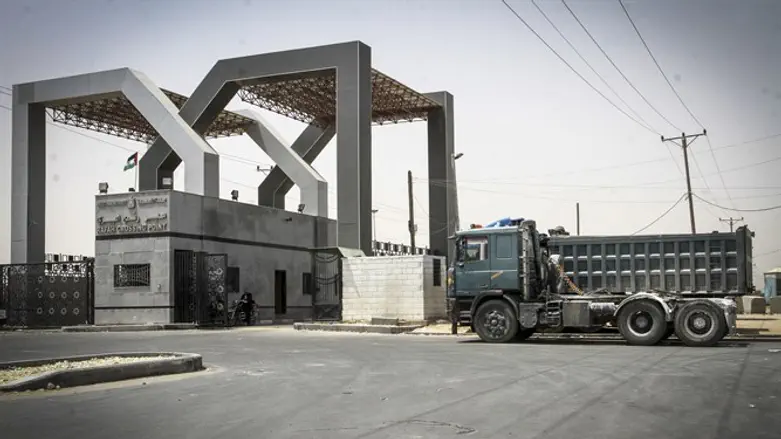 מעבר לעזה. ארכיון