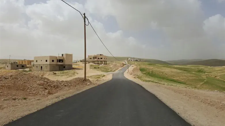 המנהל האזרחי מעלים עין, טוענים ב'רגבים'. העיר החדשה