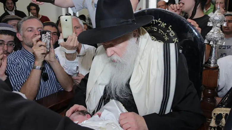 עצורים אחרים שוחררו גם לזבד הבת. ברית המילה לבנו של מאיר אטינגר