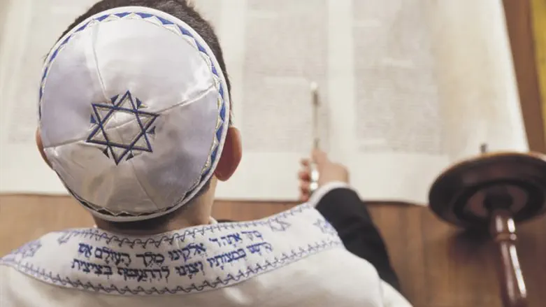 Чтение свитка Торы