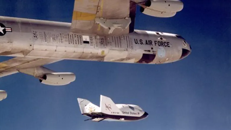 B-52 next to test vehicle