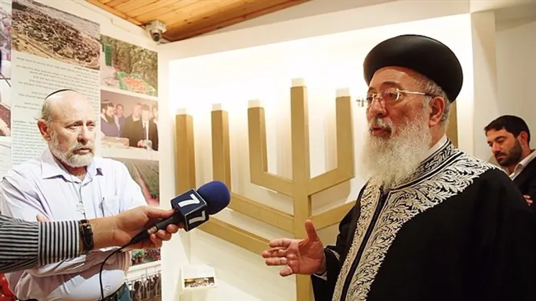 הרב עמאר במוזיאון גוש קטיף