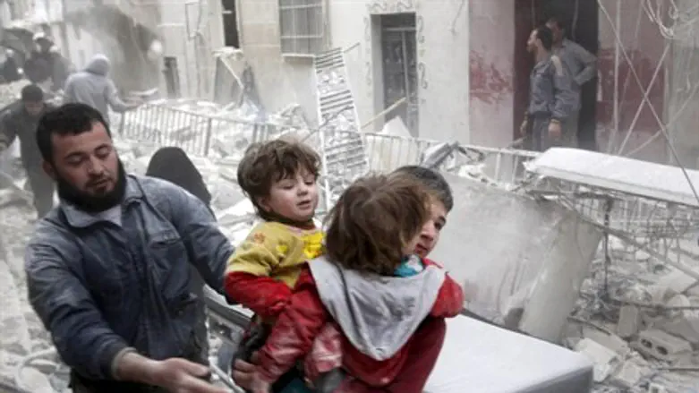 Site of barrel bombing in Aleppo (archive)