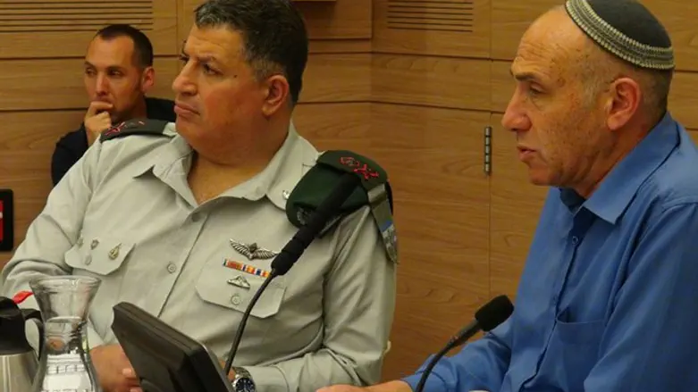 יוגב ומרדכי בדיון, בשבוע שעבר