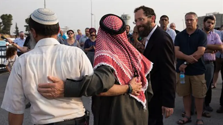 Jews and Arabs at prayer rally in Gush Etzion (file)
