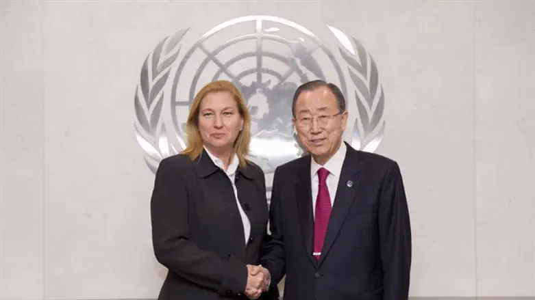 לבני עם מזכ"ל האו"ם, הערב