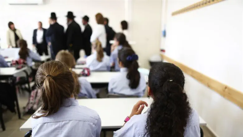 בנות סמינר, אילוסטרציה