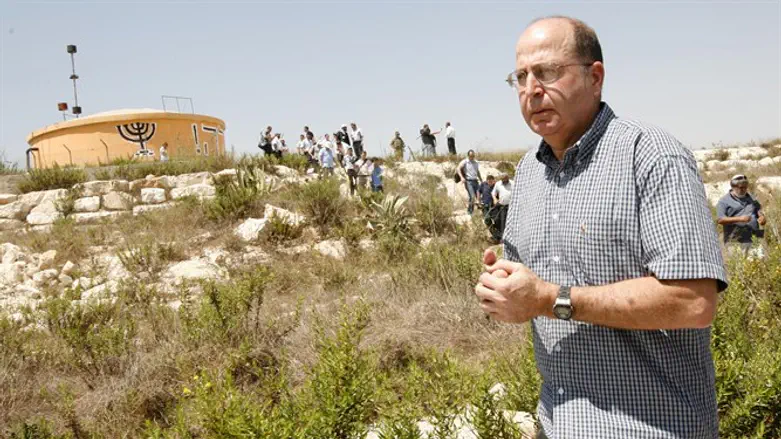 לא שינה את דרכו הערכית, שהחלה בשמאל הקיבוצניקי. שר הביטחון משה יעלון בחומש