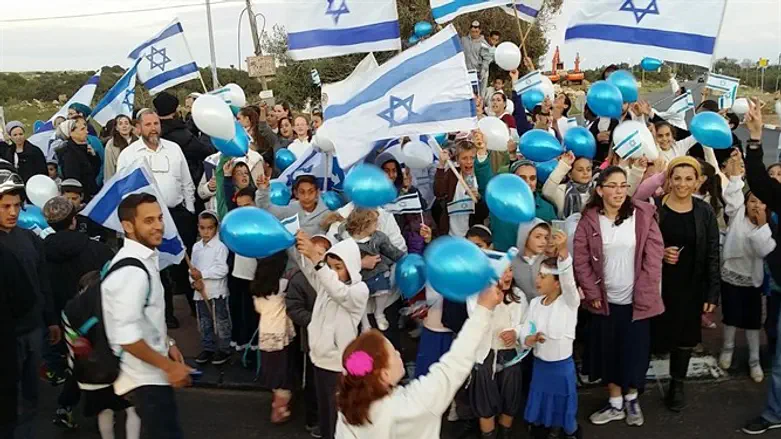 דגלי ישראל בטל מנשה