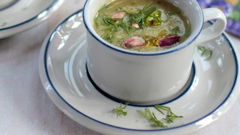 Creamy non-dairy asparagus soup