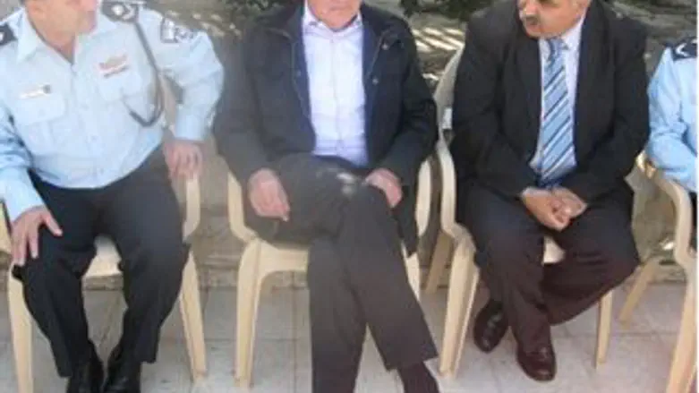 השר בבית ראש העיר