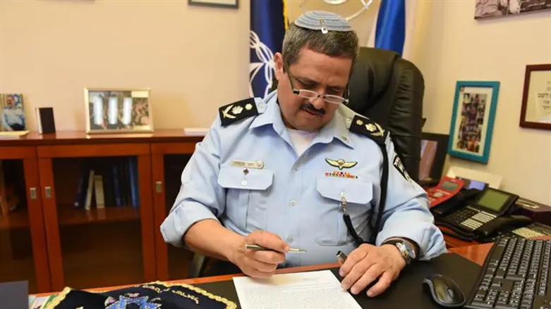 המפכ"ל מכר את החמץ