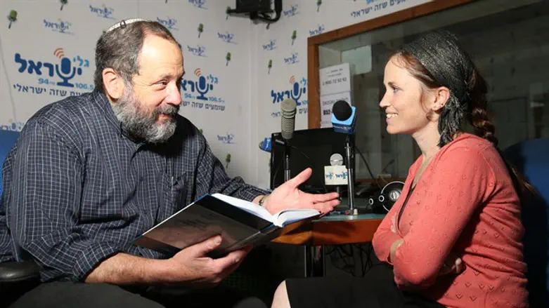 "כשאתה שומע את אבא מדבר, חי ונושם את ההווי – זה מדבק". נעם ונריה ארנון