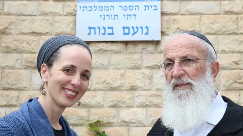 "אורית לוקחת את בית הספר למקומות שאני לא ידעתי לקחת". הרב אריה בצלאל ואורית וייל