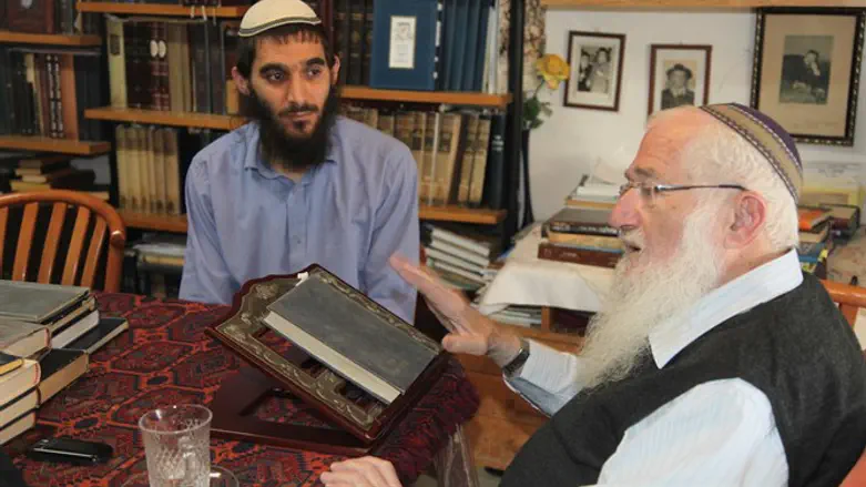 "החיבור הטבעי בין אבא לבן זה משהו שמעבר לרב ותלמיד". הרב אליעזר ולדמן ובנו הרב נועם