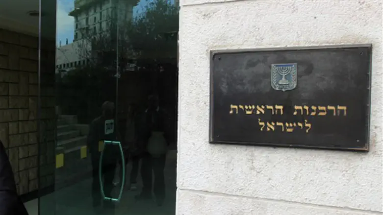 רק אותה מבקרים ללא הרף ודורשים לפרק. משרדי הרבנות הראשית. ארכיון