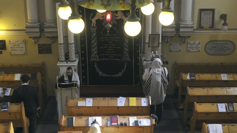 מודאגים. יהודים בהונגריה