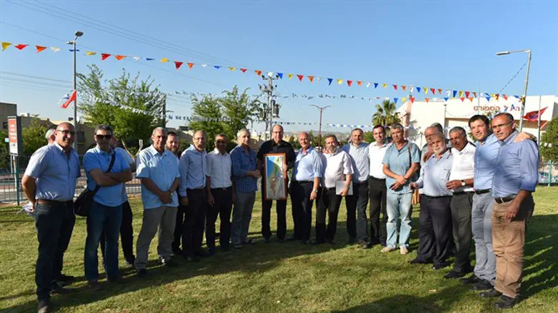 שר הביטחון עם ראשי מועצת יש"ע וראשי הרשויות