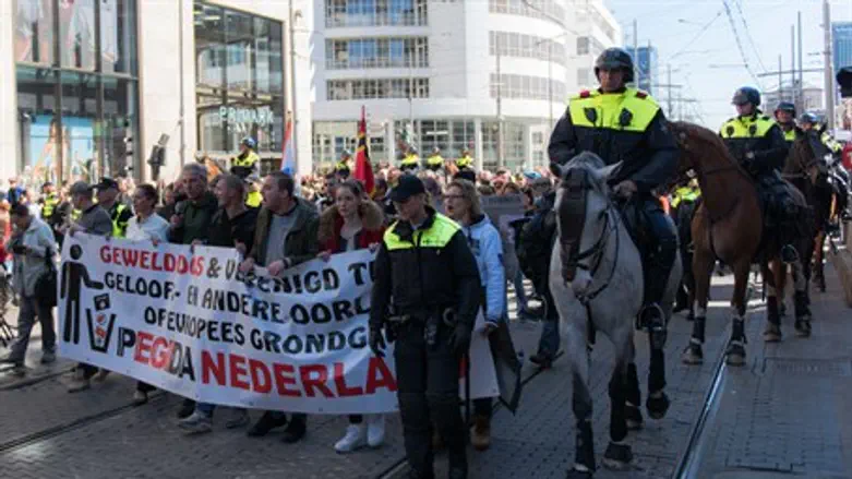 Demonstrators protesting against the arrival of Muslim immigrants to Europe in The Hague