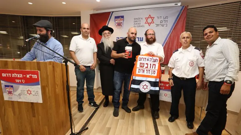 עשהאל כנפו בטקס צירוף הכוננים למד"א דרום