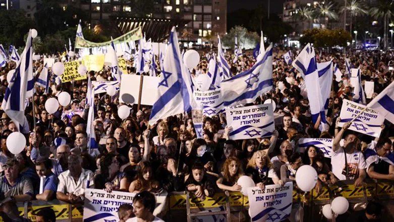 "זו עצרת למען כל חיילי צה"ל". עצרת התמיכה בחייל אלאור אזרייה