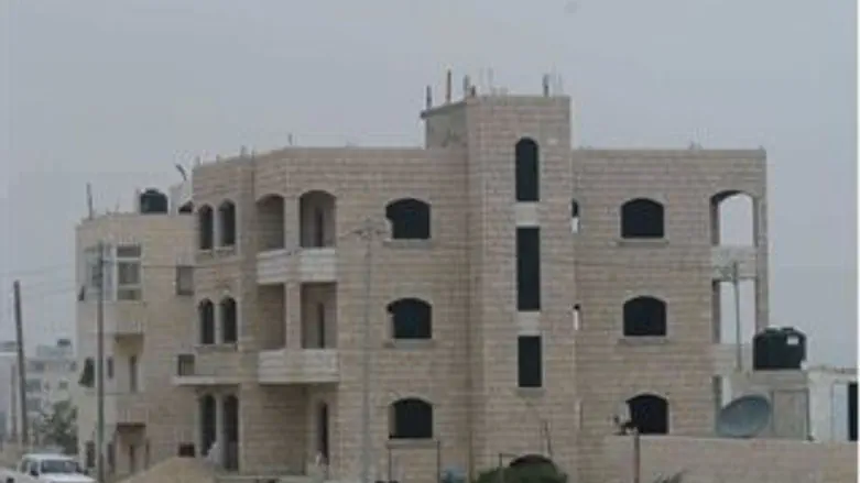 אחד המבנים הבלתי חוקיים