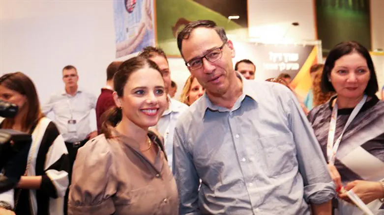 שיטת הוועדות הפנימיות מסמסה את הביקורת. השרה שקד עם פרקליט המדינה, שי ניצן