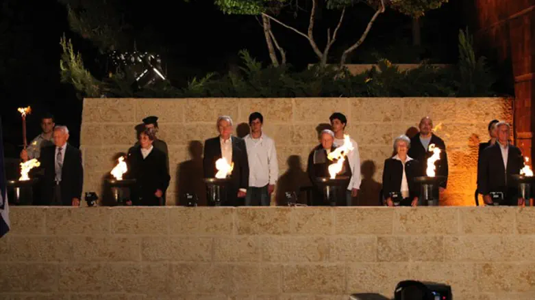 הדלקת המשואות ביום השואה