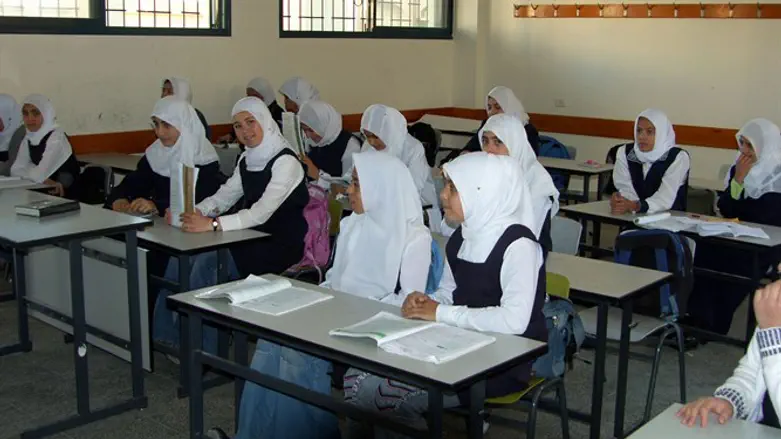 מה הם לומדים שם? בי"ס ברש"פ. ארכיון