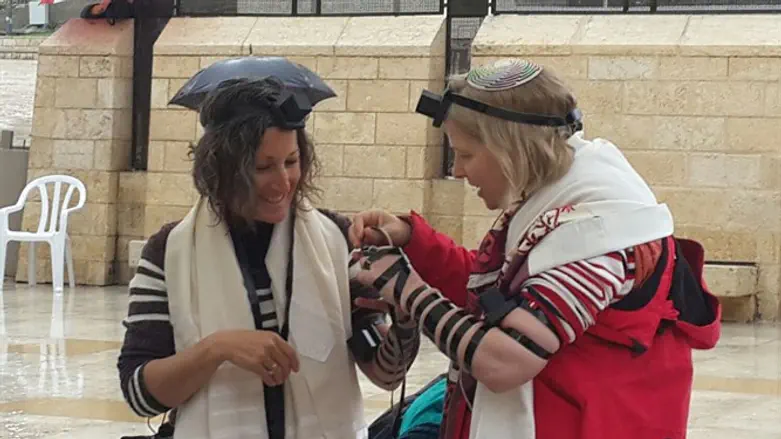 דורשים מכל אחד מאיתנו לשרטט את גבולות השיח. נשות הכותל