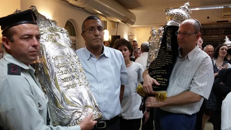 18 ספרי תורה לעילוי נשמת החללים