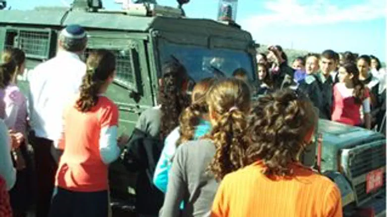 חוסמים את הפקחים ברבבה