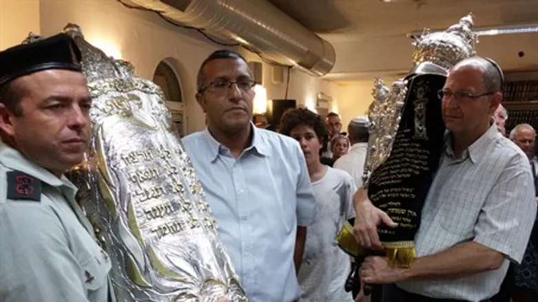 18 свитков Торы в память о павших