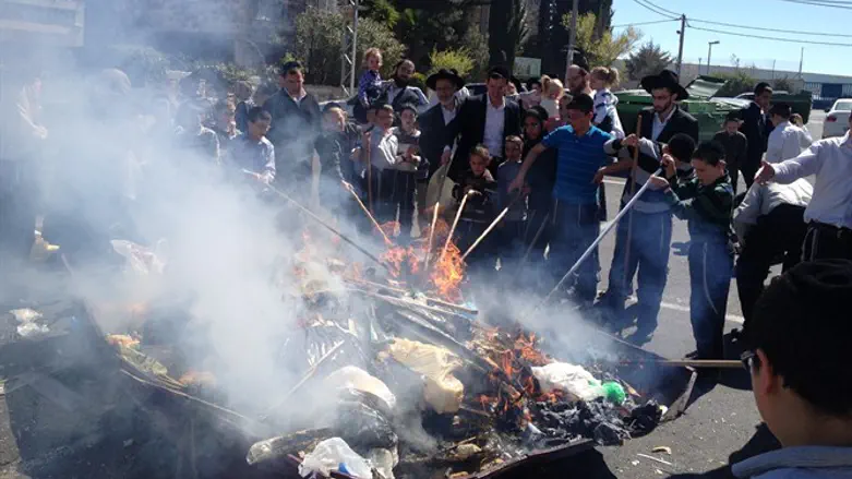 שריפת חמץ בי-ם