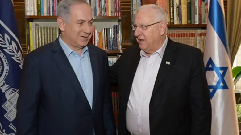 Netanyahu (L) with Rivlin