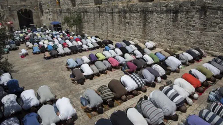 Muslim prayer (illustration)