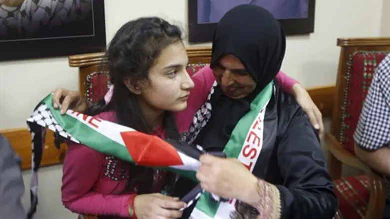 Dima al-Wawi with her mother